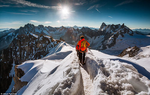 Ngắm khung cảnh ngoạn mục trên đỉnh núi Alps