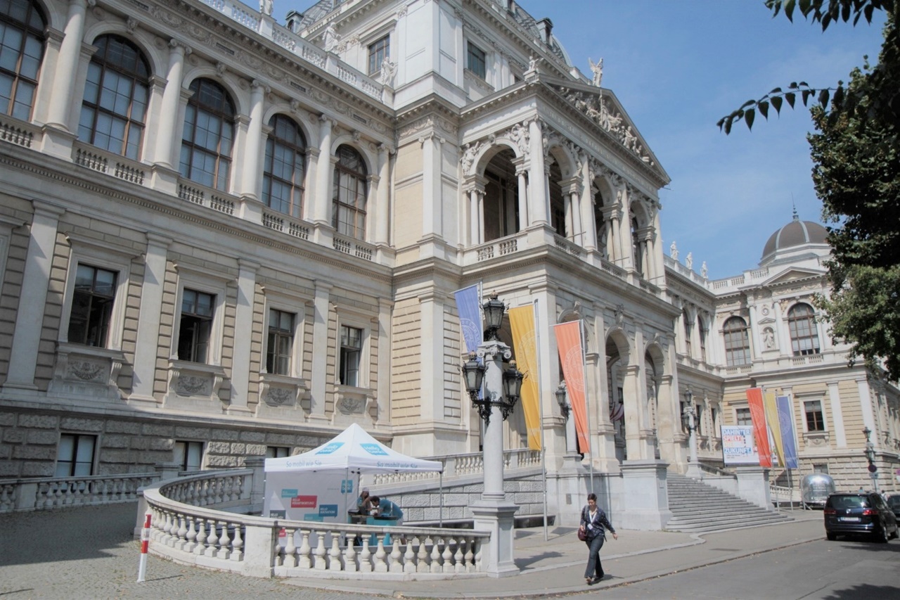 Đại học Vienna vẫn giữ được nét kiến trúc cổ kính theo thời gian